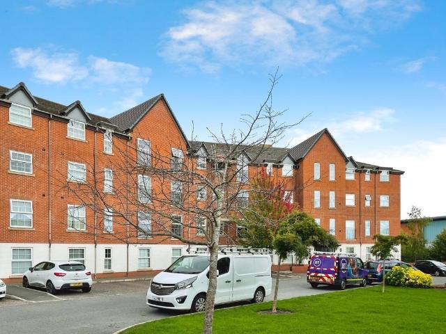 Llys Nantgarw, Wrexham, LL13 2 bed flat to rent £895 pcm £207 pw