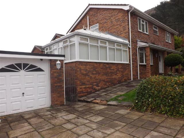 Llys Y Foel, Rhyl, LL18 4 bed house to rent £1,400 pcm £323 pw