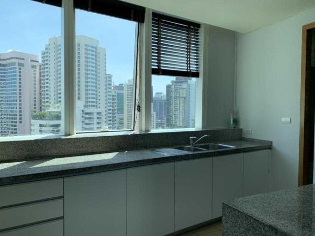 LTH4147 BEST DEAL CONDO FOR SALE in Asoke area under market price 3 beds 3 baths size 146 sq.m. ONLY 22.5 MB