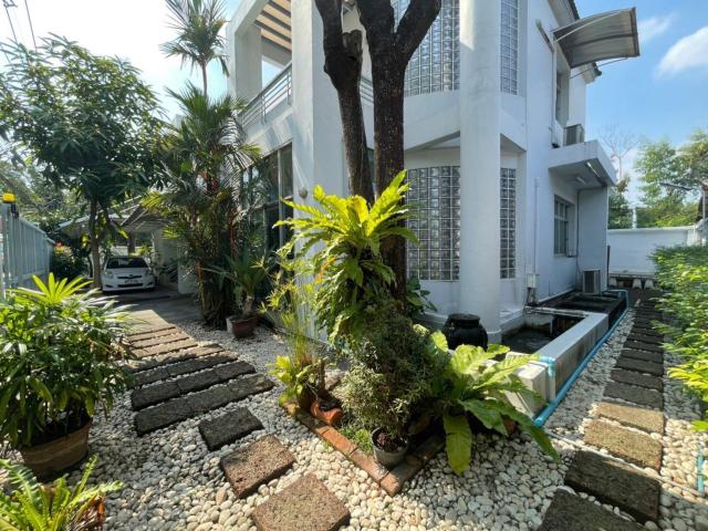 LTH5343 – Singl House FOR SALE in Ladprao 3 beds 2 baths Size 320 Sq.M. Nearby MRT Ladprao Station ONLY 18.55 MB