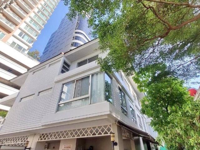 LTH5397 – House in Compound FOR RENT in Phrom Phong 3 beds 4 baths size 300 Sq.M. Nearby BTS Phrom Phong station ONLY 80k/Month