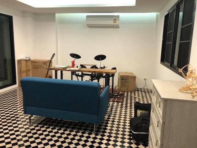 LTH5877 – House FOR SALE in Latkrabang 5 beds 4 baths size 425 Sq.M. Nearby ARL Latkrabang station ONLY 25 MB