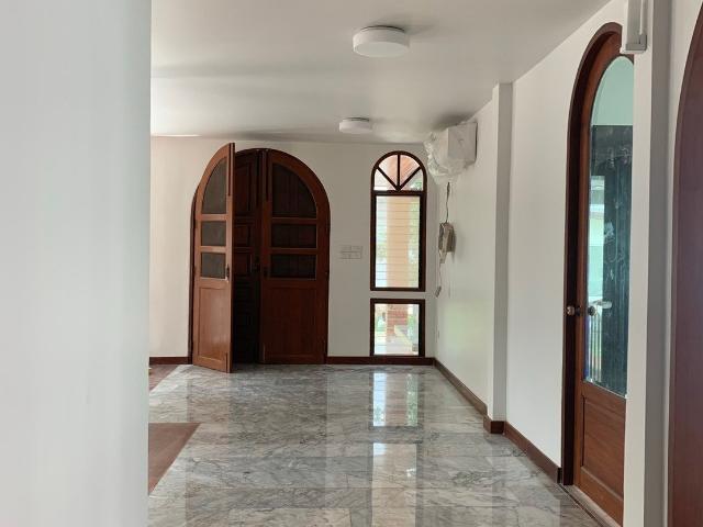 LTH6127 – House FOR RENT in Din Daeng area 4 beds 4 baths size 200 Sq.W. Nearby ARL Ratchaprarop station ONLY 140k/Month