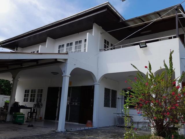 LTH7020 – Fire Sale a single house with big land size 202 Sq.W in Bangjak, only 5 mins on 49.9 MB discount from 57.26 MB Can be both residential and commercial space