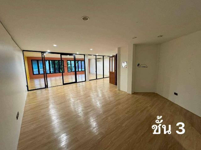 LTH10916– Home Office for Rent in Sukhumvit soi 1 size 360 Sq.m. Near BTS Pleon Chit ONLY 95k/Month