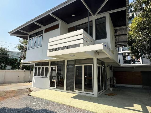 LTH11113 House FOR RENT at Sukhumvit 60/1 size 168 Sqw. 4 beds 3 baths Near BTS Bang Chak.ONLY 75k/Month