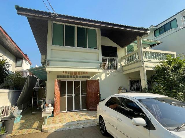 LTH11592 – House FOR SALE at Si Pramot Village Size 63 sq.w. 252 sqm. 3 beds 3 baths NearLotus Rama 2 ONLY 28 MB