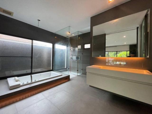 LTH12149 – Home FOR SALE Ladawan Village Size 118 sqw. 378 sqm. 4 beds 5 baths Near MRT Lat Phrao Station ONLY 28.9 MB
