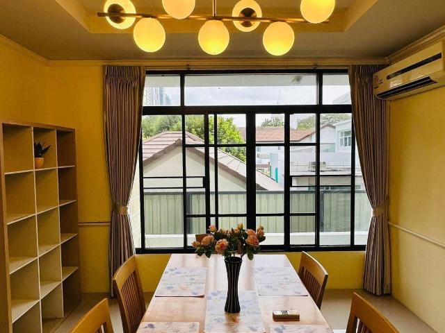 LTH12269 – Townhome FOR RENT at Sukhumvit 31 Size 350 Sq.m 4 beds 4 baths Near BTS Asok Station ONLY 90K/Month