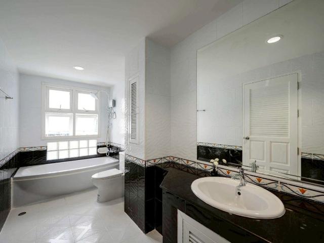 LTH12509 – Luxury pool villa Townhome FOR SALE Size 25.5 SQ.W 400 SQ.M 6 Beds 6 Baths Near MRT Lad Phrao Station ONLY 18.79 MB