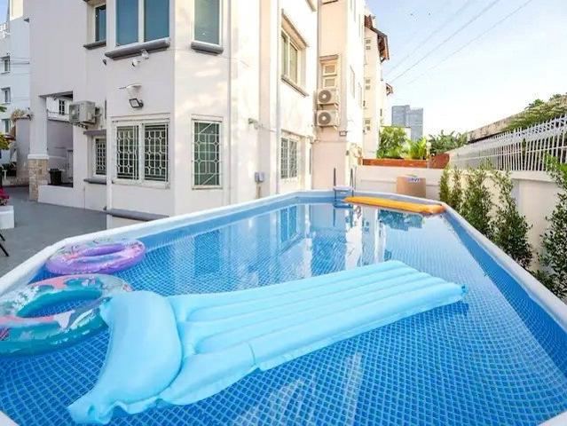 LTH12510 – Luxury pool villa Townhome FOR RENT Size 48 SQ.W 300 SQ.M 4 Beds 5 Baths Near MRT Lad Phrao Station ONLY 160K/Month