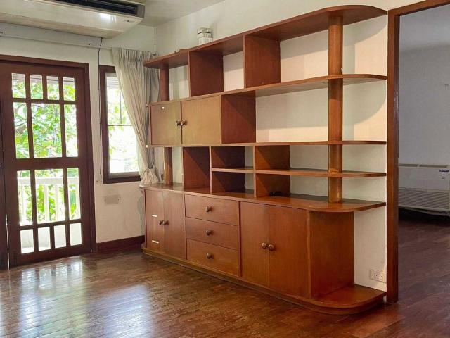 LTH15769 Rare Garden House for Rent Ruamrudee | Large Land Plot | Near BTS Ploenchit | From 130,000 THB