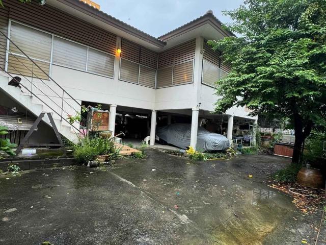 LTH15822 R267– House for sale In Bearing 50 size 408 Sq.m. 3 bed 4 bath Near BTS Bearing ONLY 8.5MB
