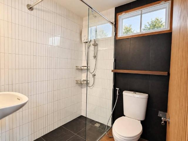 LTH16182 Pet Friendly House for Rent Sukhumvit 22 | 200 sq.m. | 2 Beds + 1 Flexible Room | 3 Baths | 2 Parking | 150K