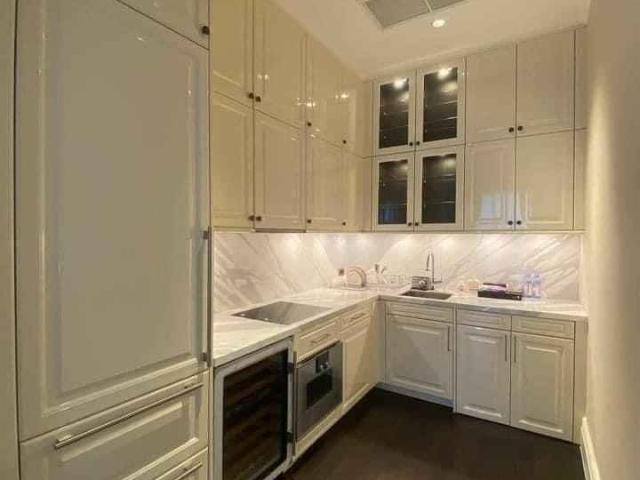LTHC1099 – Wireless FOR RENT 2 beds 2 baths size 132 Sq.m. Near BTS Phloen Chit ONLY 300k/month
