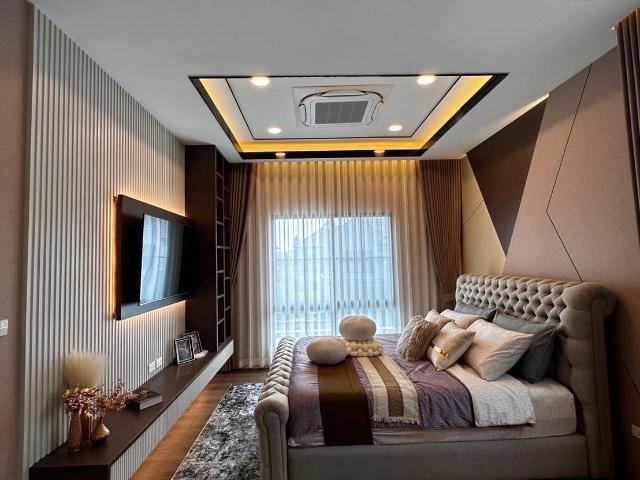 LTHC10120 – Luxury House FOR SALE in Rama9 Krungthep Kreetha size 122 sq.w. 4 beds 5 baths Near ARL baan Thap Chang Station ONLY 65 MB