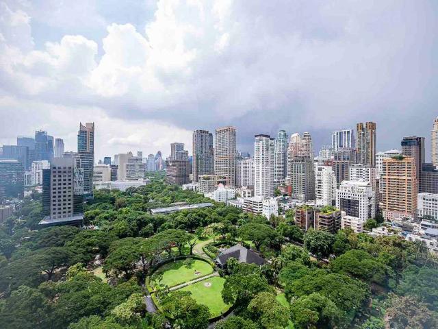 LTHC1186 Wireless FOR SALE Size 252 sqm. 3 beds 4 baths Near BTS Phloen Chit Station ONLY 250 MB