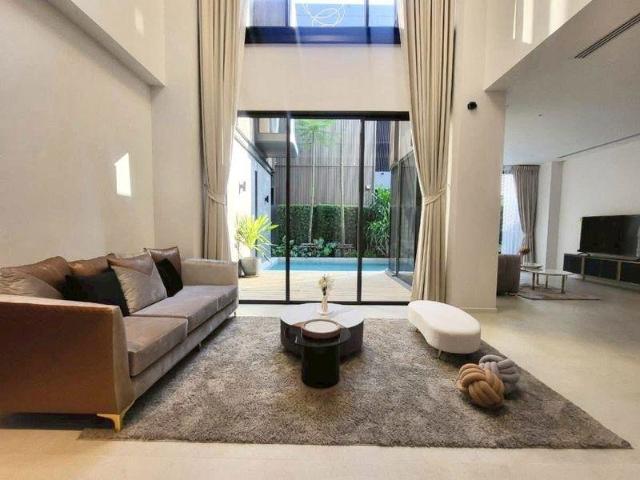 LTHC12573 – House FOR SALE at Bugaan Rama 9 Size 73 SQ.W 522 SQ.M 4 Beds 5 Baths Near MRT Rama 9 Station ONLY 95 MB