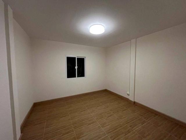 LTHC13849 – Townhouse for Sale | Sathu Pradit 29 | 200 sqm | 3 Beds 2 Baths | Near BTS Surasak | 8.89MB | ทาวน์เฮาส์ขาย สาธุประดิษฐ์ 29