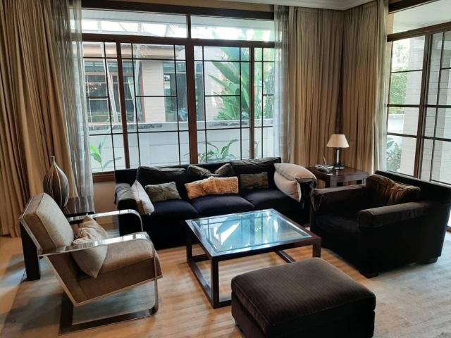 LTHC5354 – House FOR RENT in Pattanakarn 4 beds 5 baths size 400 Sq.M. Nearby ARL Huamak station ONLY 150k/Month