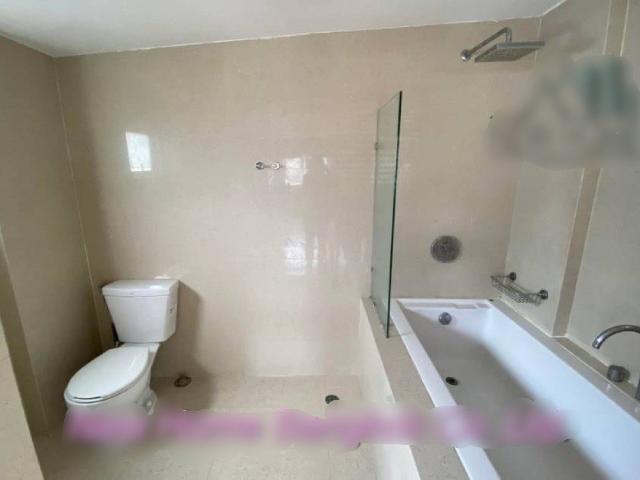 LTHC5573 – Compound House FOR RENT in Ruamrudee 5 beds 3 baths size 30 Sq.W. Nearby BTS Ploenchit station ONLY 70k/Month