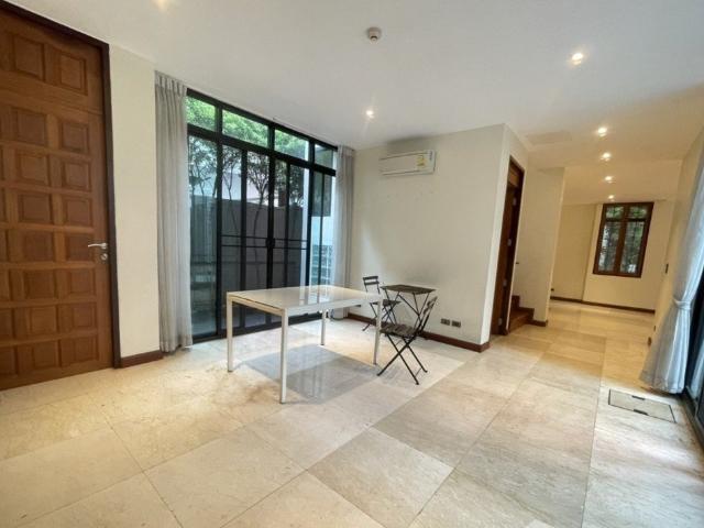 LTHC7114 – House with Private Swimming in Compound in Phrom Phong FOR RENT 4 beds 5 baths Size 714 Sq.M. Near BTS Phrom Phong Station ONLY 200k/month
