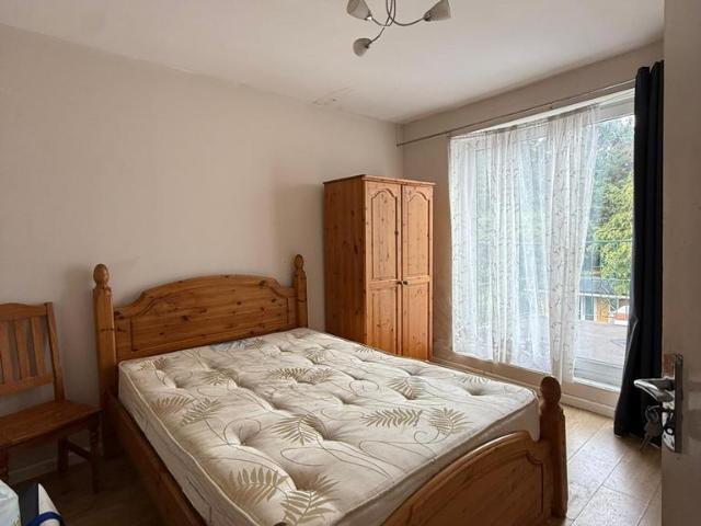 LU4 8QN 1 bed in a house share to rent £740 pcm £171 pw