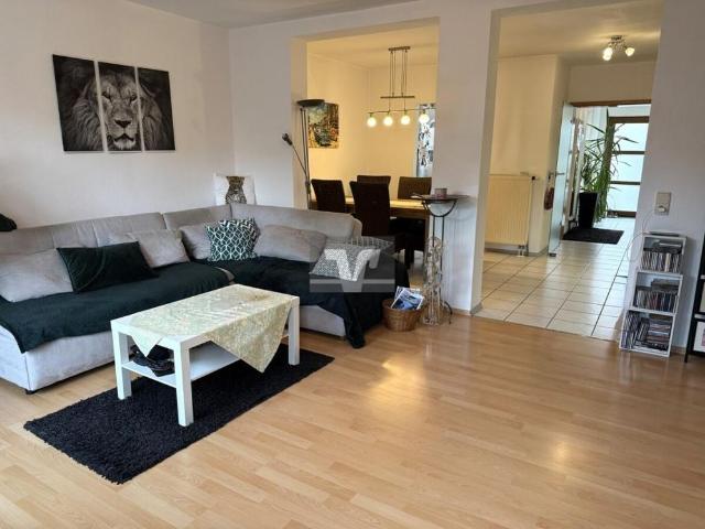 LU Ruchheim: Gepflegtes Reihenmittelhaus mit Terrasse, Garten und Pkw Stellplatz!