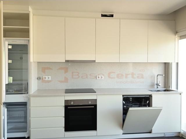LUMIAR / CONDOMÍNIO DO PAÇO: Elegante Apartamento T3 em condomínio fechado
