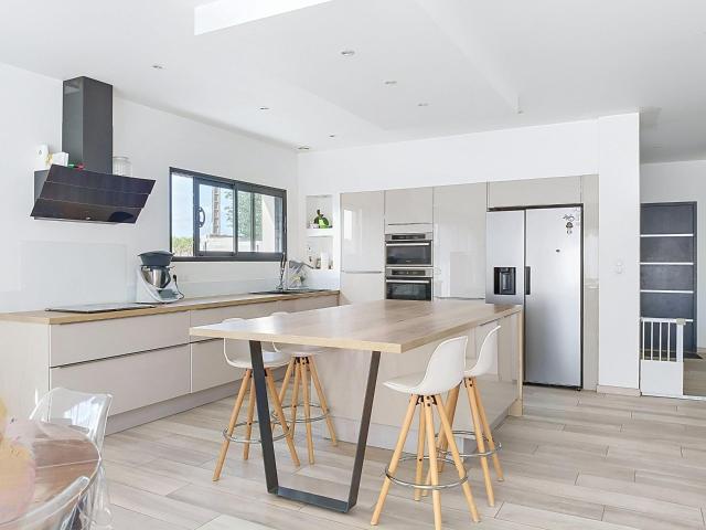LUMIÈRE: Maison plain pied 145m2 4 chambres Jardin 1614m2