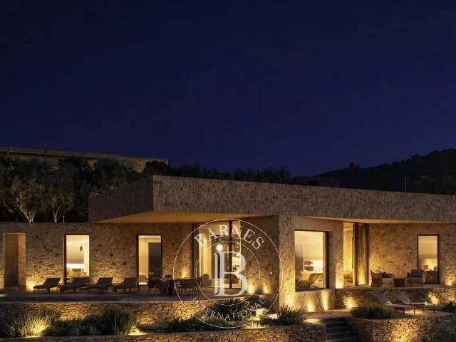 Lumio, Villa contemporaine, 4 chambres, vue mer, piscine, pr. 184m² Lumio