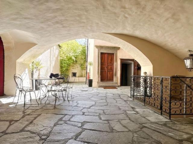 Luminous 2.5 room apartment with lake and mountain view
