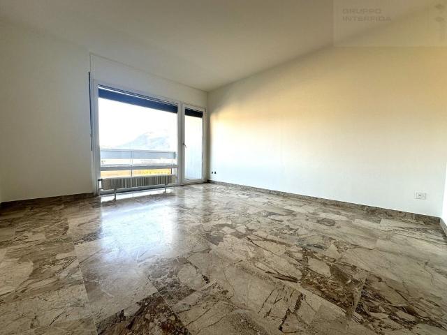 LUMINOUS 2.5 ROOM APARTMENTS RENOVATED
