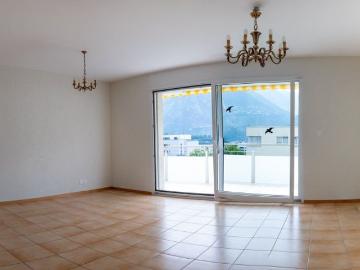 Luminous 3.5 room apartment on the 2nd floor