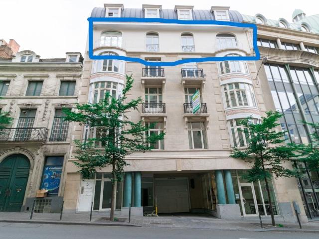 Luminous 3BR loft incl parking in historic center of BXL