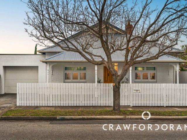 Luminous Coastal Entertainer in Henley Heartland