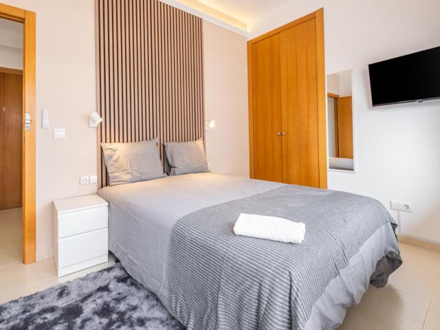 Luminous double bedroom near the Alicante train station