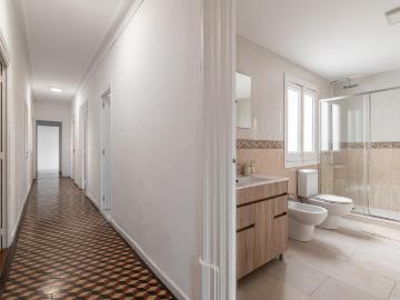 Luminous double bedroom near the Estación de Francia train station