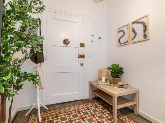 Luminous double bedroom near the Estación de Francia train station