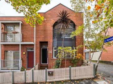 Luminous living in a picturesque pocket