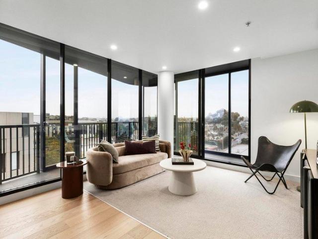 Luminous living with panoramic views