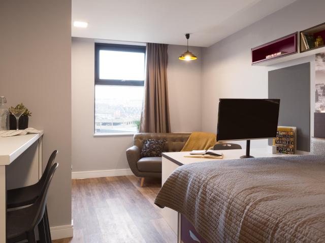 Luminous studio close to Liverpool John Moores University Has an Apartment