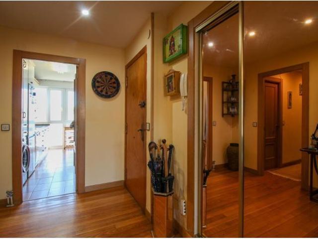 LUMINOSA VIVIENDA CON TERRAZA Y PLAZA DE GARAJE EN PEÑACASTILLO