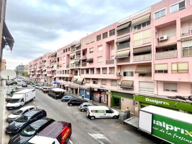 Luminosa vivienda disponible en Alquiler en zona San Crispin
