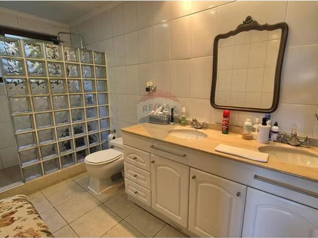 Luminosa y acogedora casa, en pleno centro reñaca | 7 dormitorios por 27200.00 en Viña del Mar