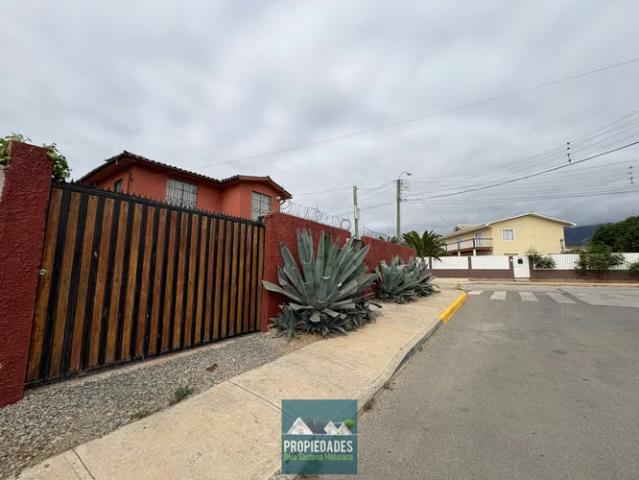 Casa de dos pisos en turismo norte los vilos | 5 dormitorios por 250000. 00 en Los Vilos