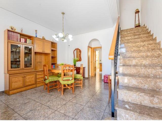 Luminosa casa independiente con patio y terraza en Massalavés