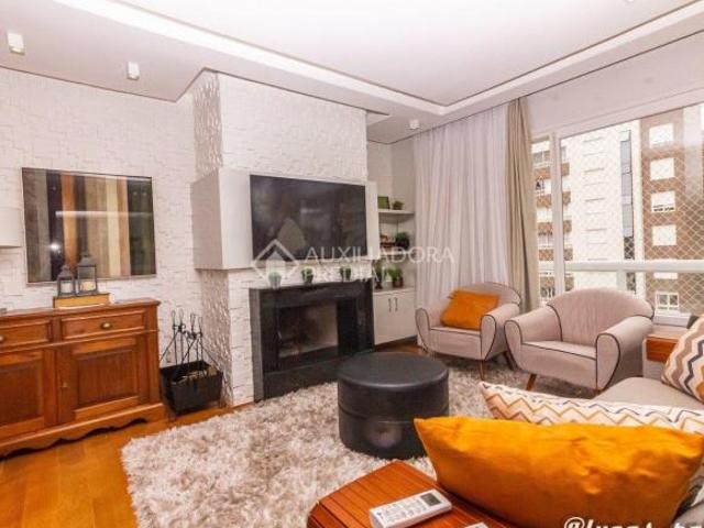 LUMINOSIDADE EXCELENTE EM APARTAMENTO DE 129 M² NO MENINO DEUS