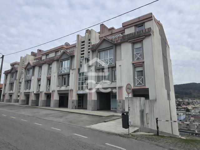 Luminoso T3 em Selho São Jorge, Guimarães – Conforto e Localização Privilegiada