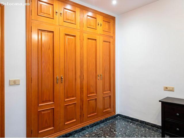Luminoso y Carismático Piso en Alquiler: ¡Chimenea, Fabulosa Barbacoa y 2 Baños Completos!